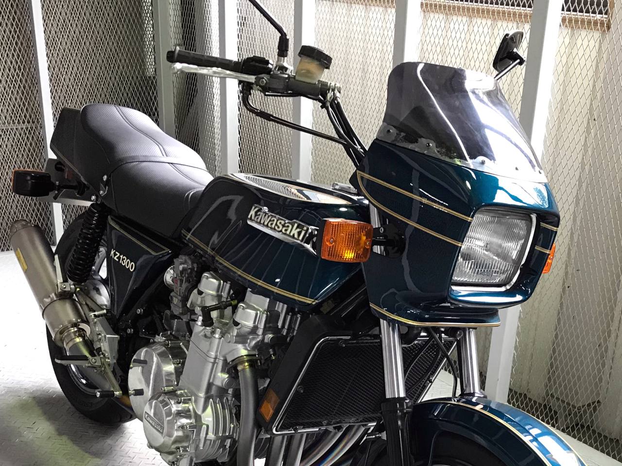 カワサキ Z1300 KZ1300純正 角タンク リペイント済み 綺麗